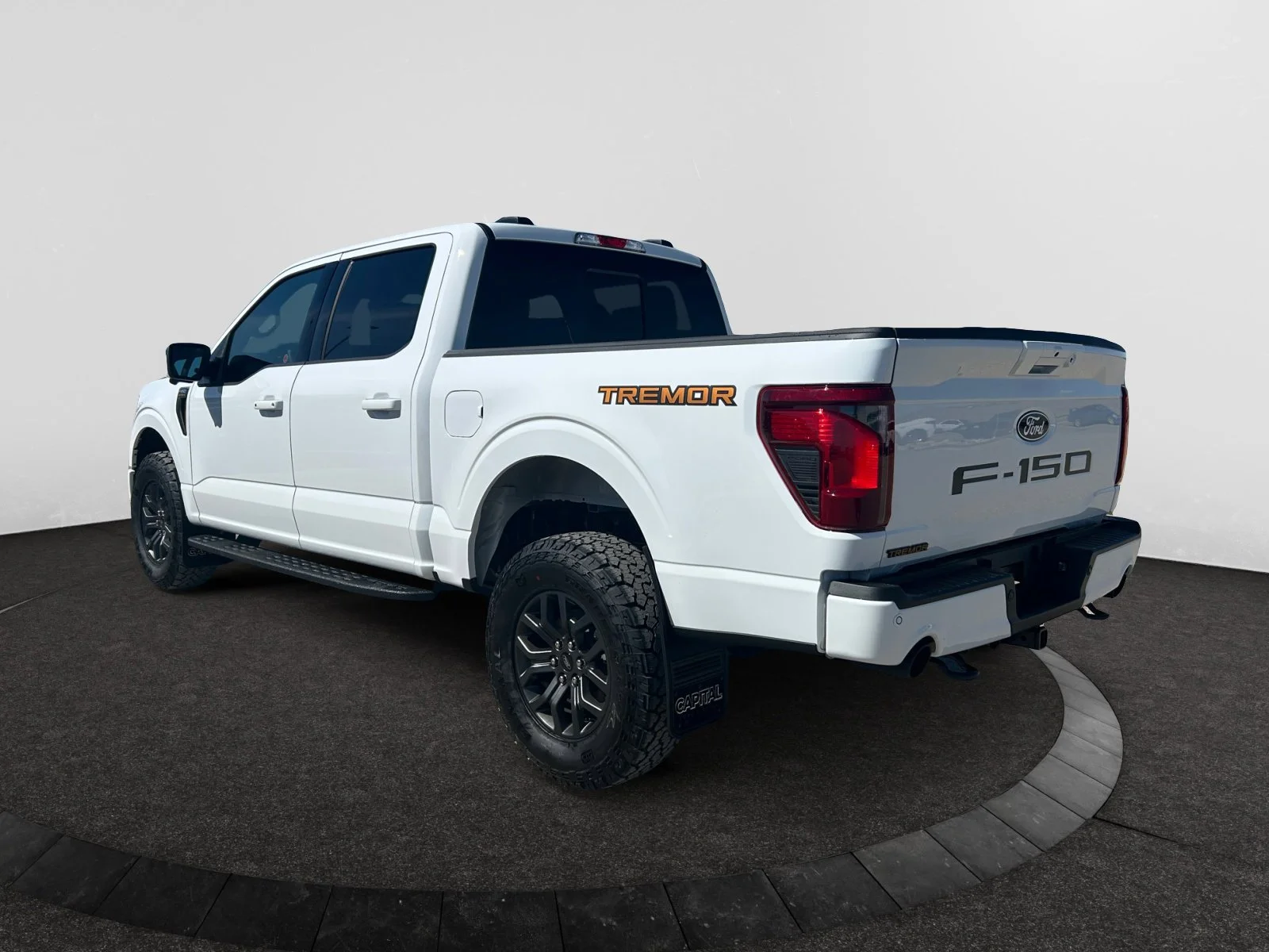 New 2026 Oxford White Ford Tremor image 3