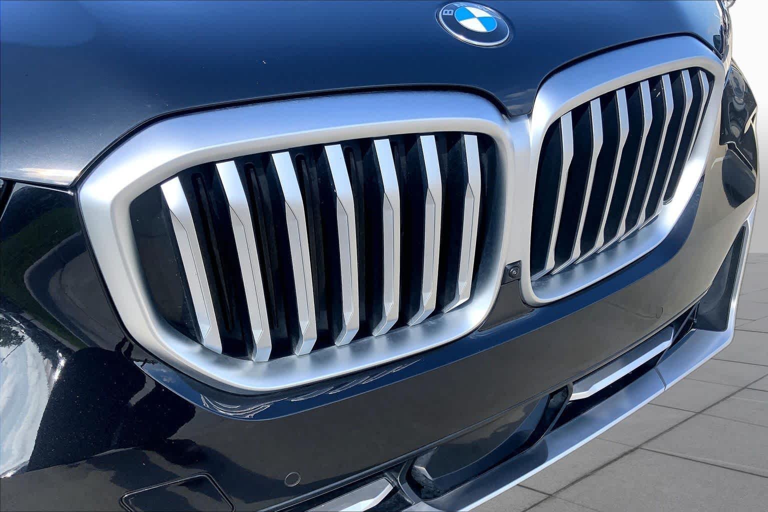 Used 2024 Black Sapphire Metallic BMW xDrive40i image 29