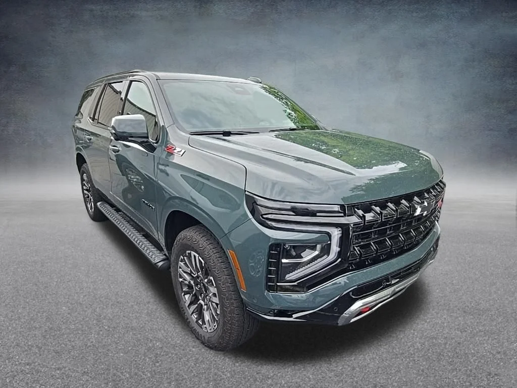 Used 2025 Gray Chevrolet Z71 image 9