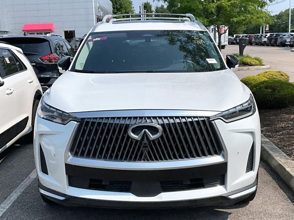 Used 2026 White INFINITI LUXE image 2