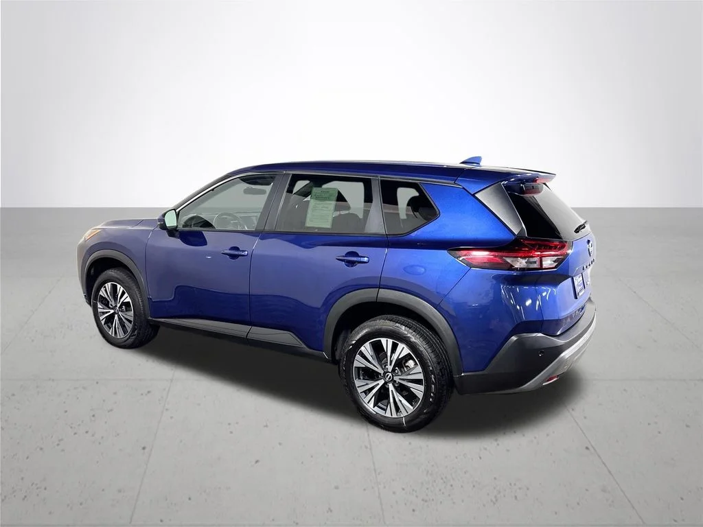 Used 2022 Blue Nissan SV image 8