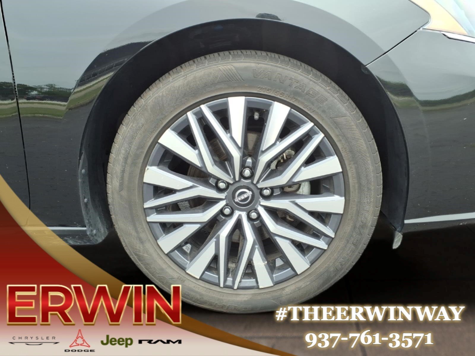 Used 2025 Black Nissan 2.5 SV image 9