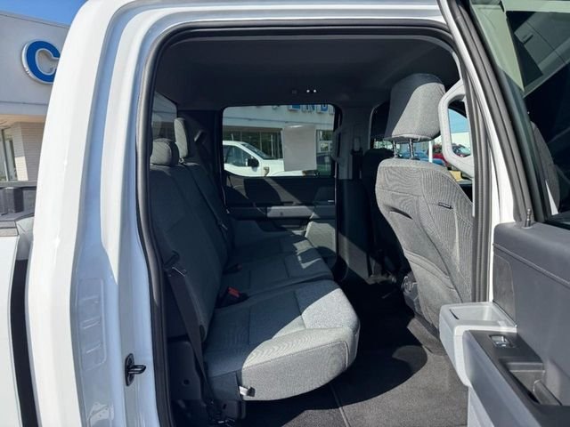 Used 2025 Oxford White Ford XLT image 10