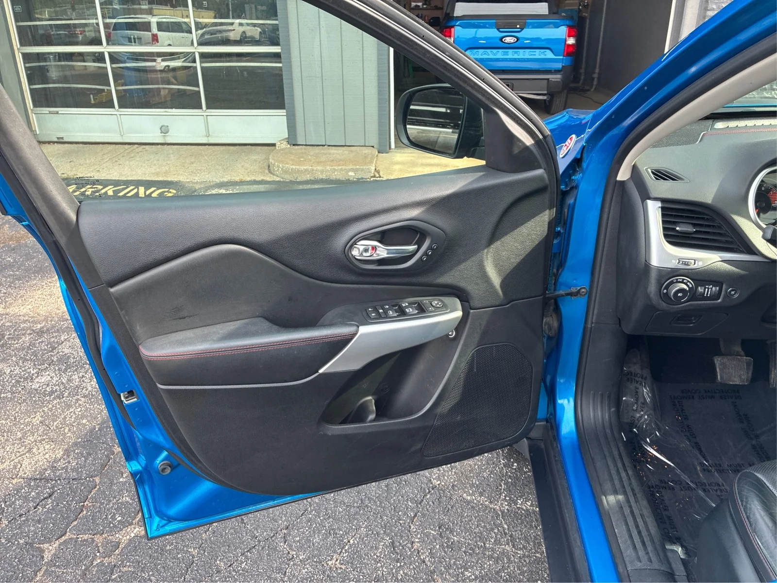 Used 2017 Hydro Blue Jeep Trailhawk L Plus image 18