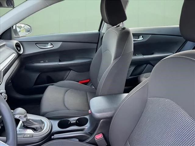 Used 2020 White Kia LXS image 7