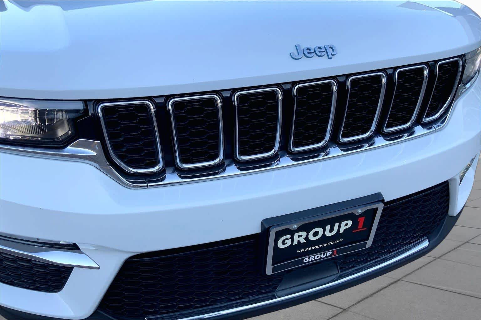 Used 2022 Bright White Clearcoat Jeep  image 29