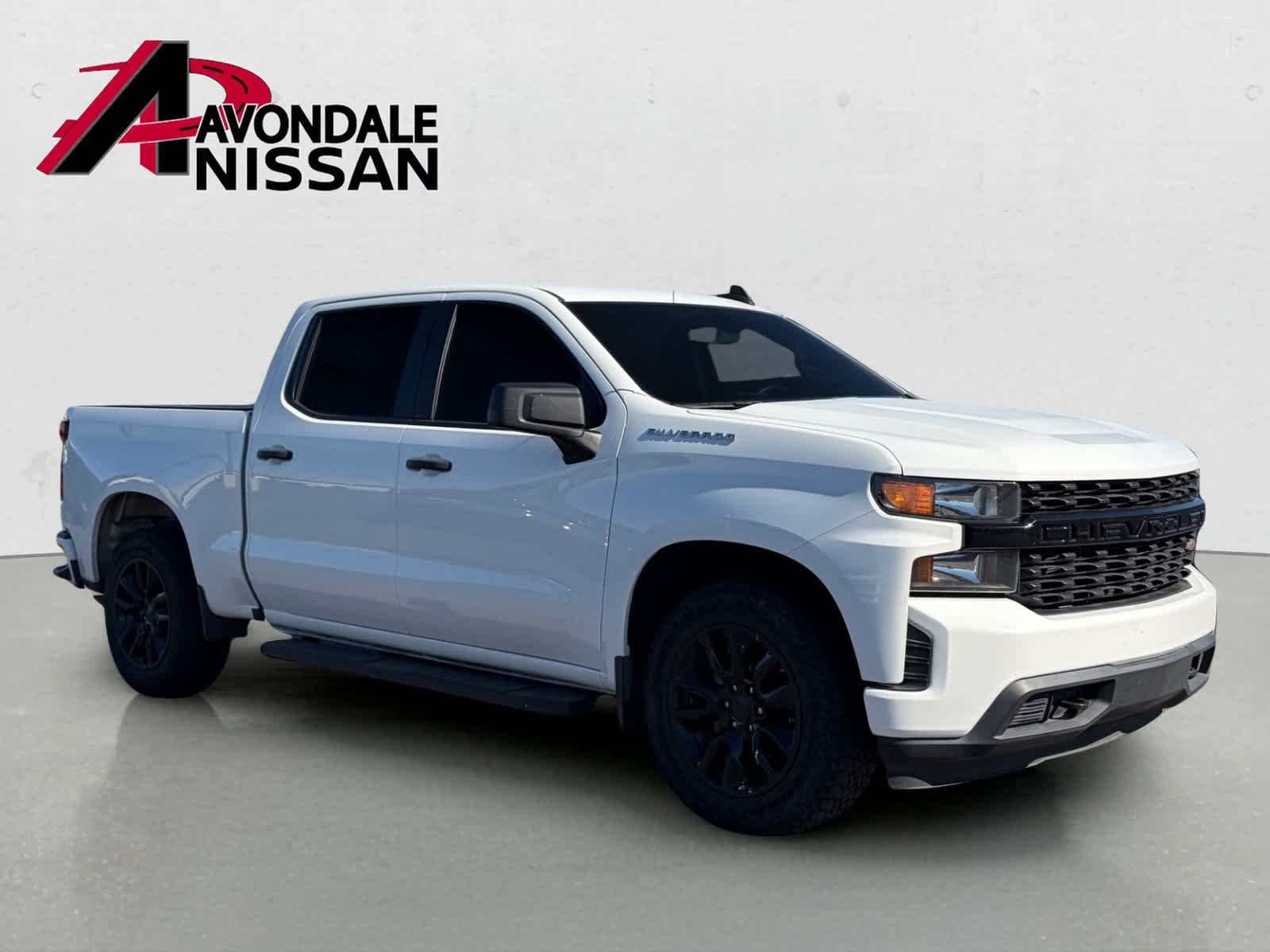 Used 2021 White Chevrolet Custom image 4