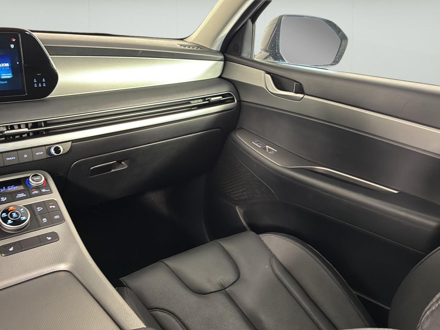 Used 2025 Moonlight Cloud Hyundai SEL image 18