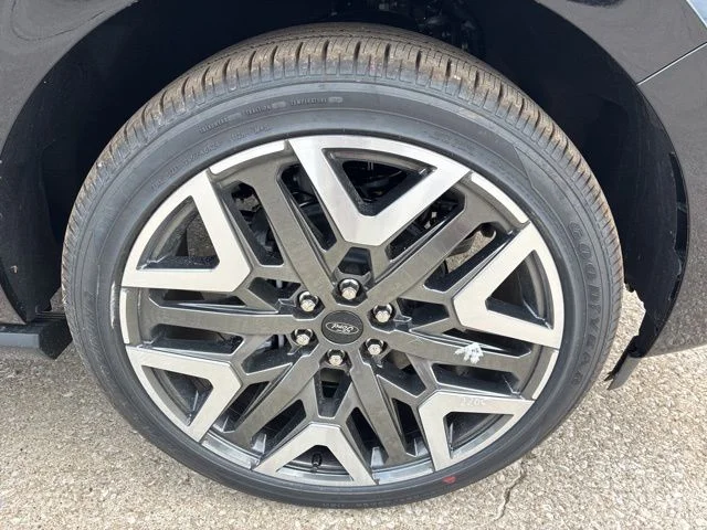 New 2026 Black Ford Platinum image 14