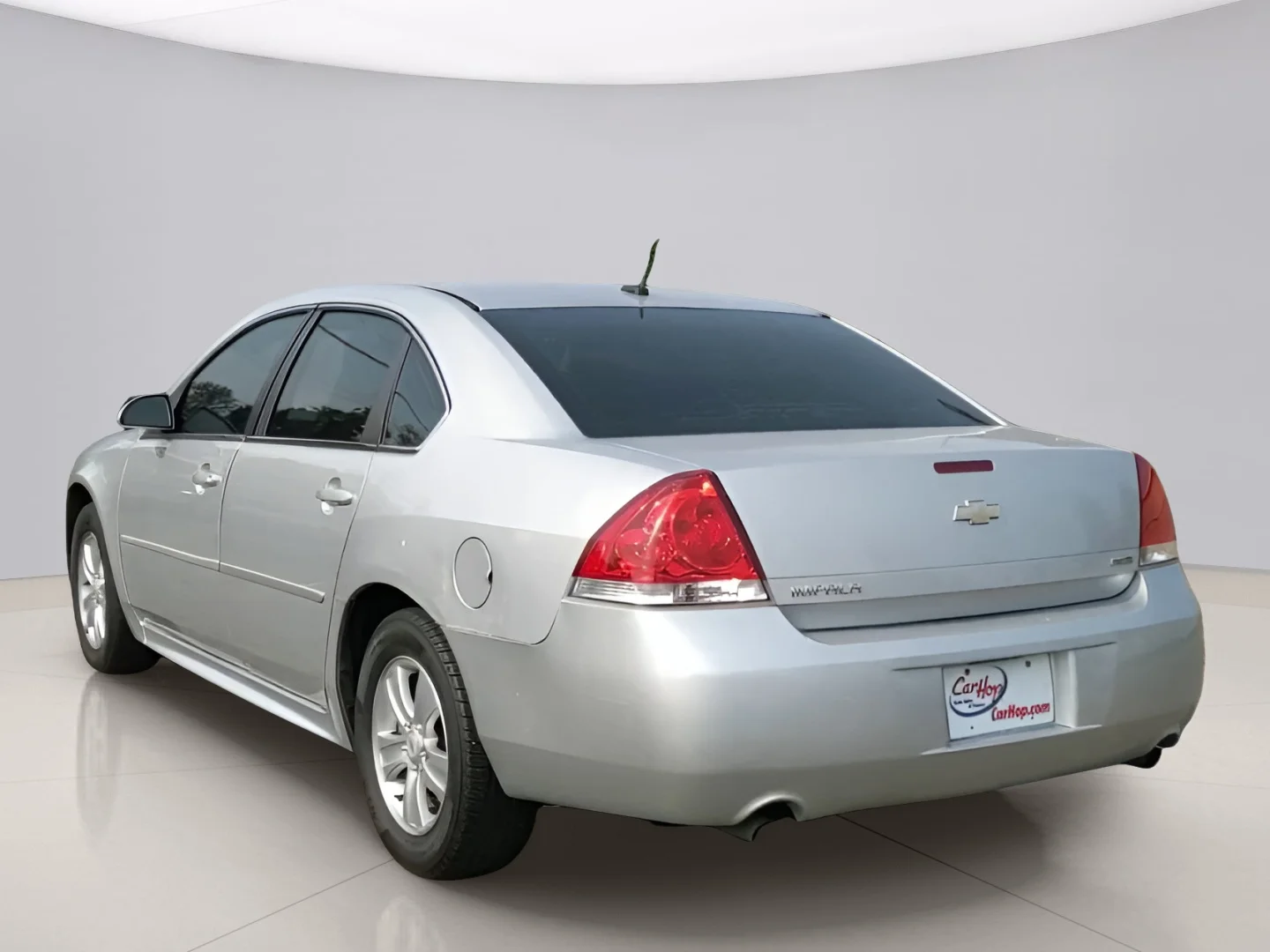 Used 2015 Silver Chevrolet LIMITED image 3