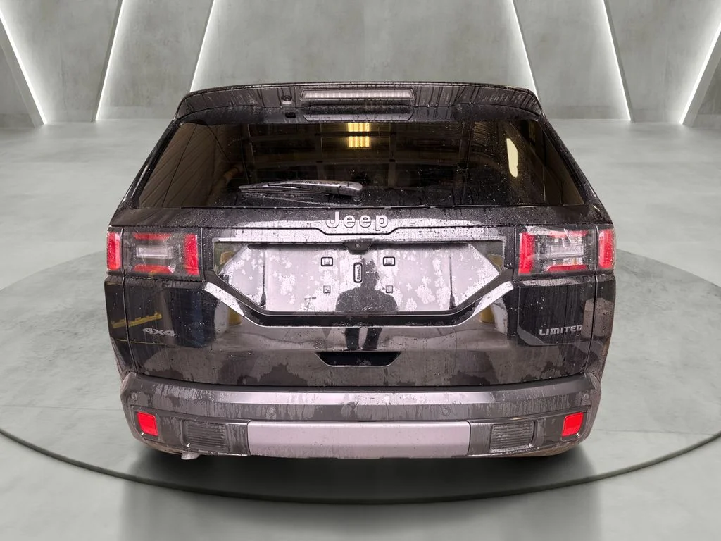 New 2026 Diamond Black Crystal Pearlcoat Jeep Limited image 6