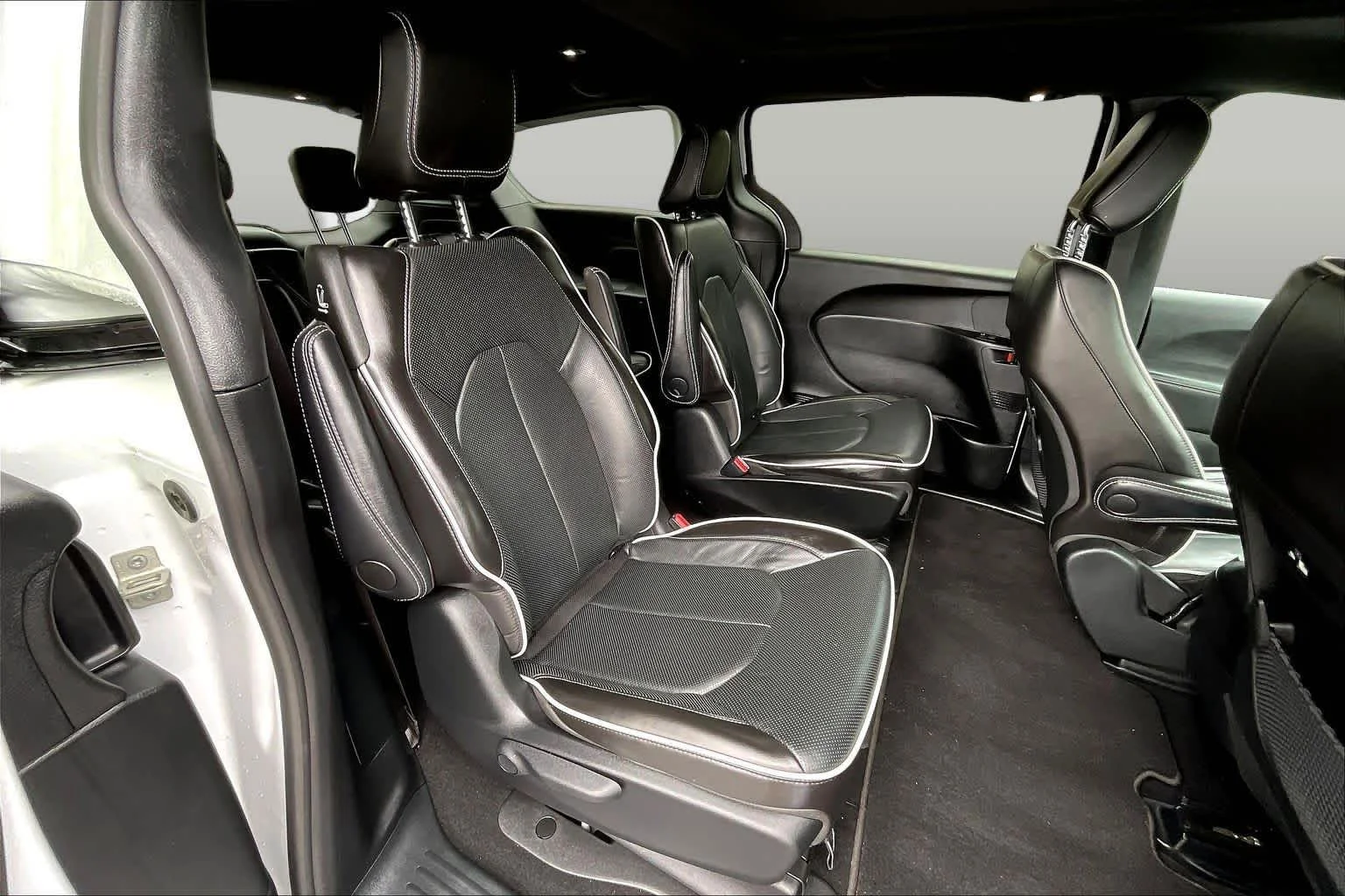 Used 2024 Bright White Clearcoat Chrysler Hybrid Premium S Appearance Pkg image 21