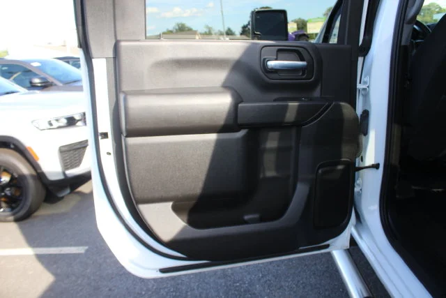 Used 2023 White Chevrolet LT image 21
