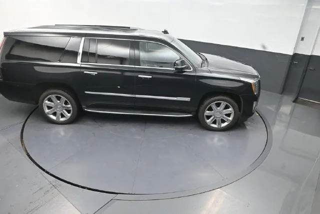 Used 2020 Black Cadillac Premium image 31