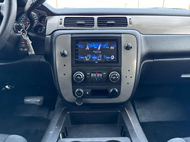 Used 2009 Summit White Chevrolet Commercial image 22
