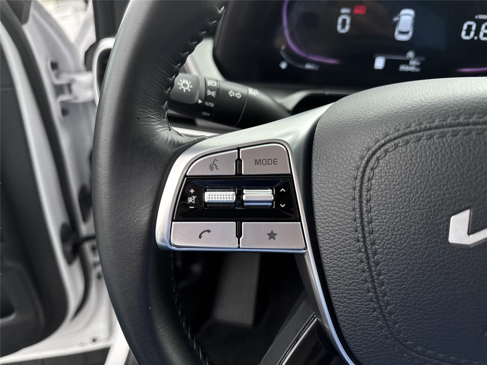 Used 2025 Glacial White Pearl Kia S image 14