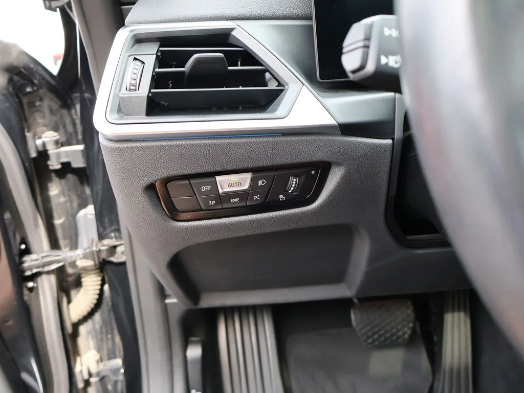 Used 2024 Jet Black BMW eDrive35 image 38