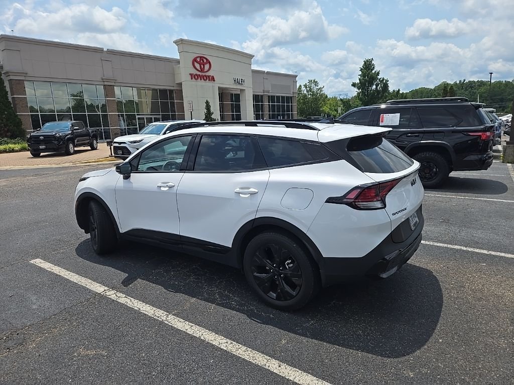 Used 2025 White Kia X-Line image 4