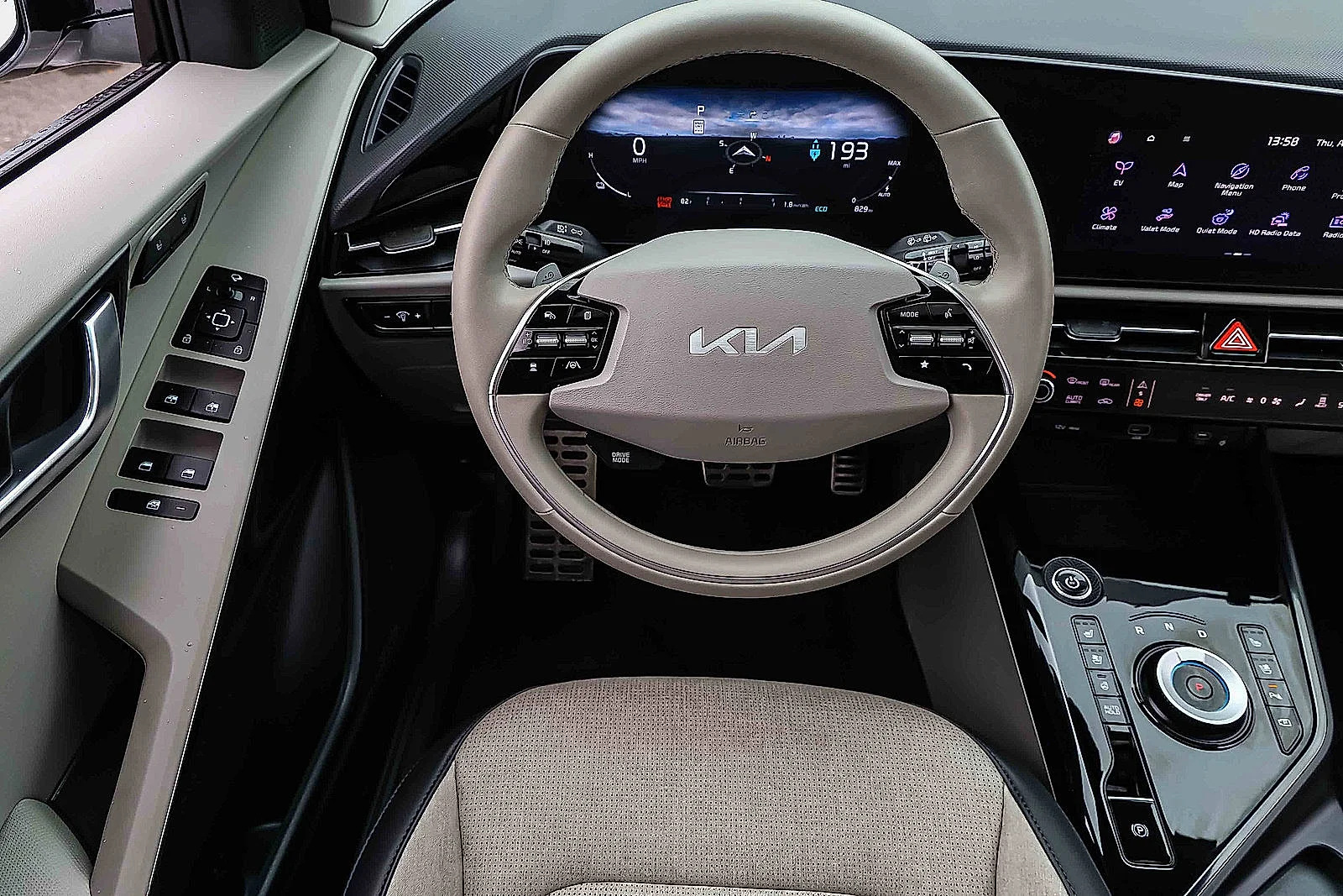 Certified Used 2025 Snow White Pearl Kia Wave image 17