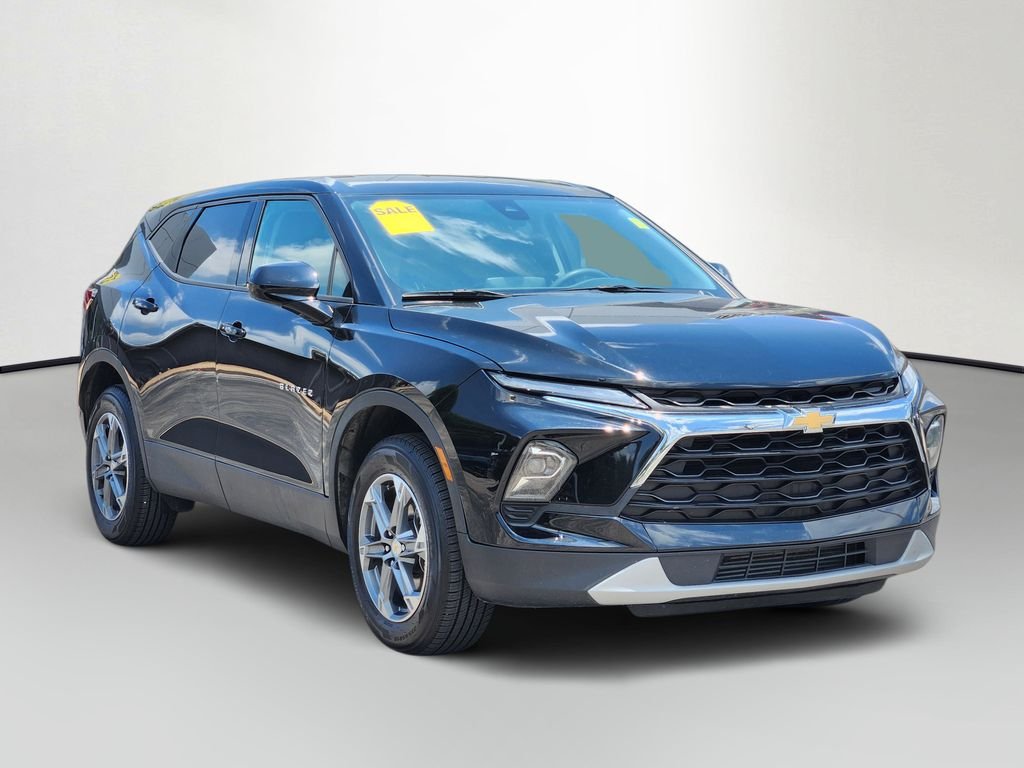 Used 2025 Black Chevrolet LT image 3