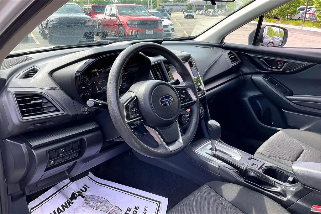 Used 2022 White Subaru Base image 16