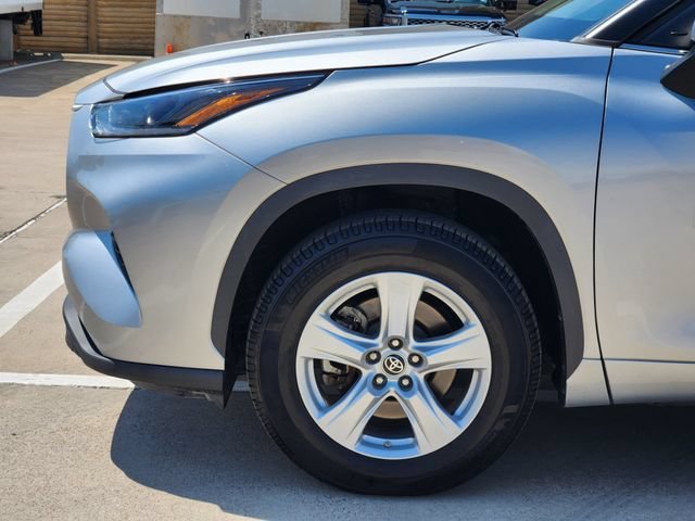 Used 2021 Black Toyota L image 15