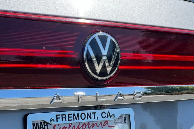 Used 2024  Volkswagen 2.0T SE w/Technology image 34
