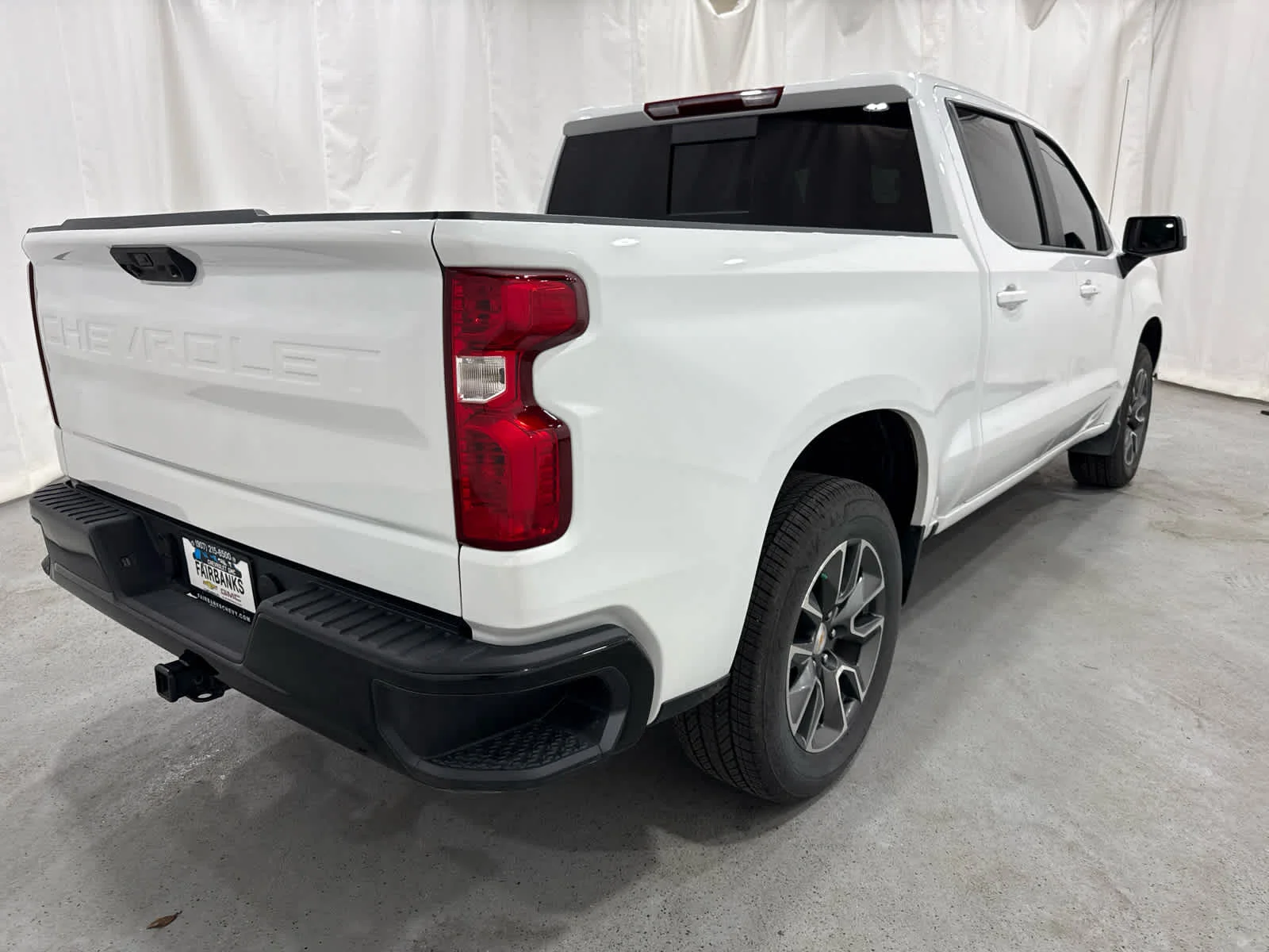 Used 2025 Summit White Chevrolet LT image 3