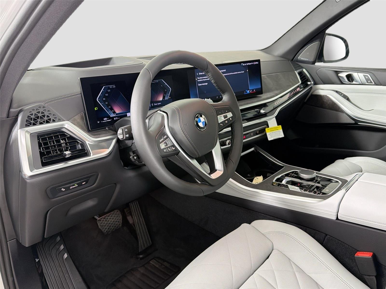 New 2026 Mineral White Metallic BMW xDrive40i image 9