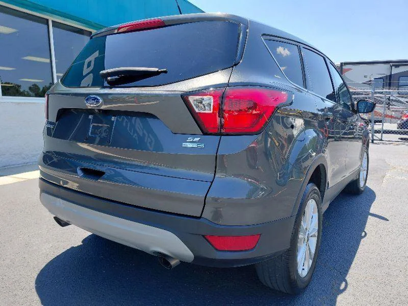 Used 2019 Magnetic Metallic Ford SE image 3