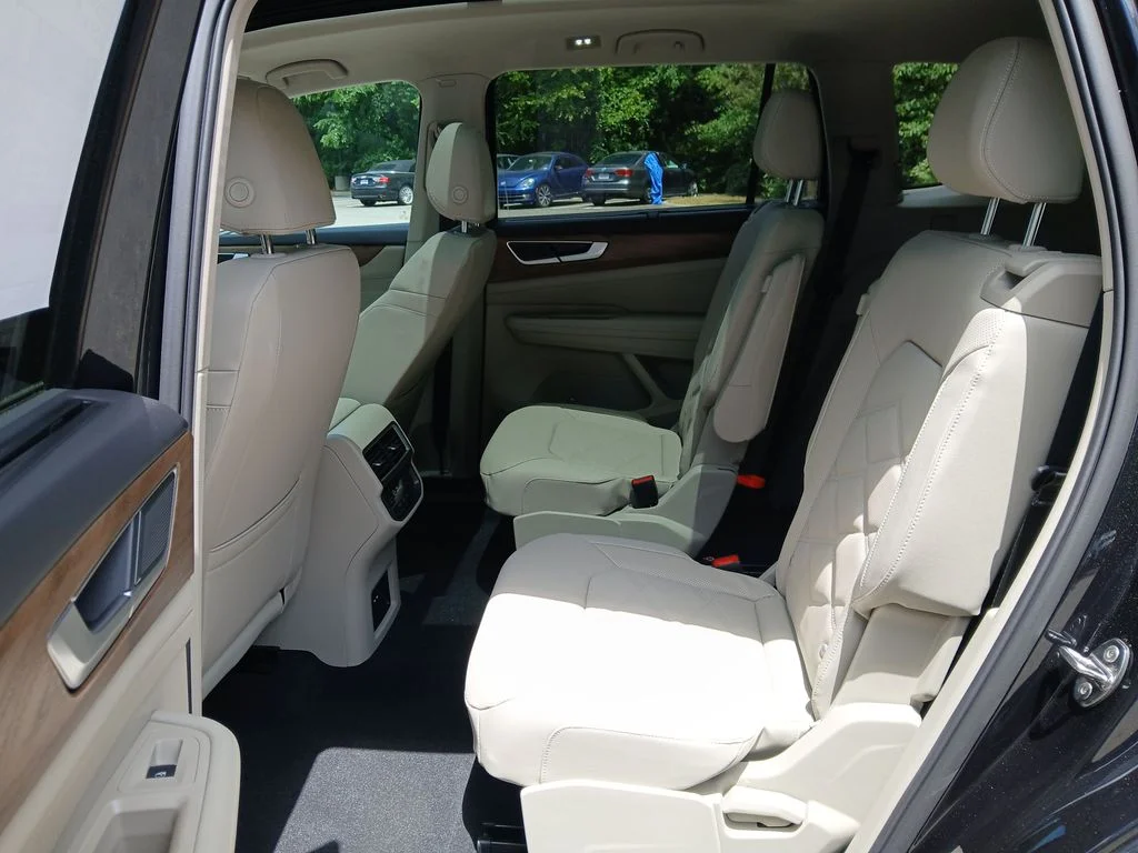 New 2026 Black Volkswagen 2.0T SE w/Technology image 24