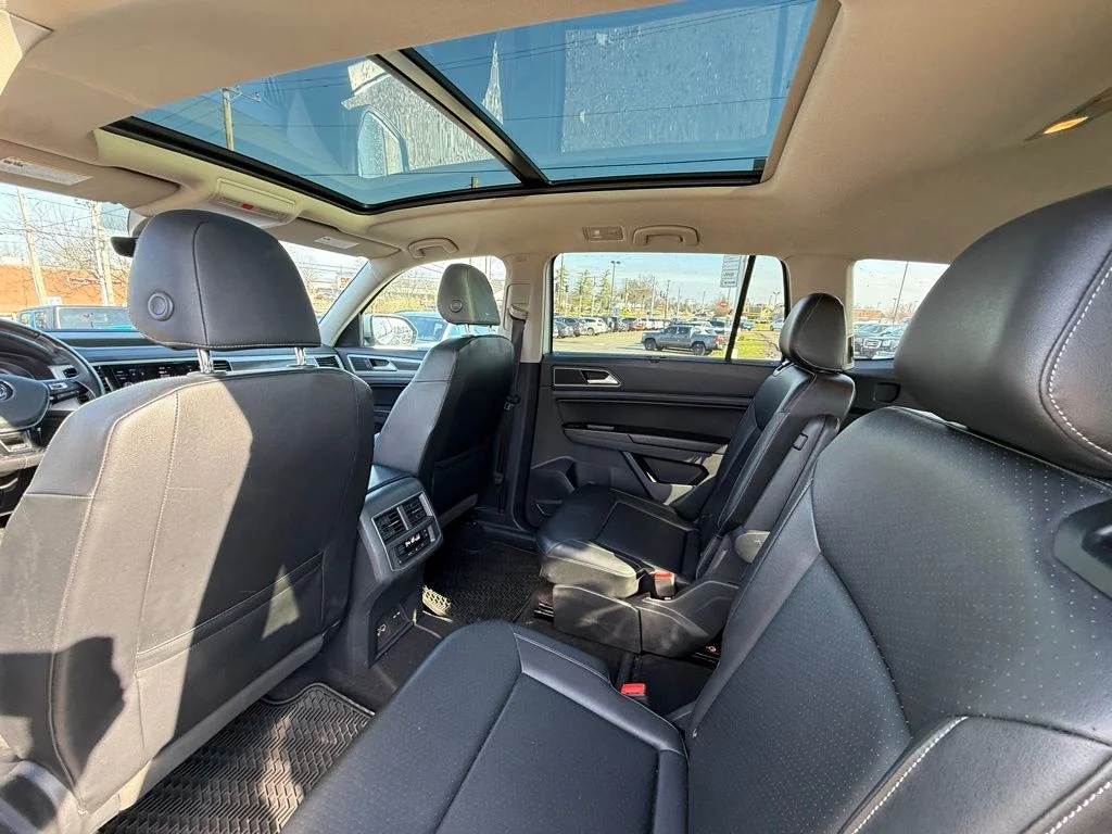 Used 2018 Silver Volkswagen SEL image 25