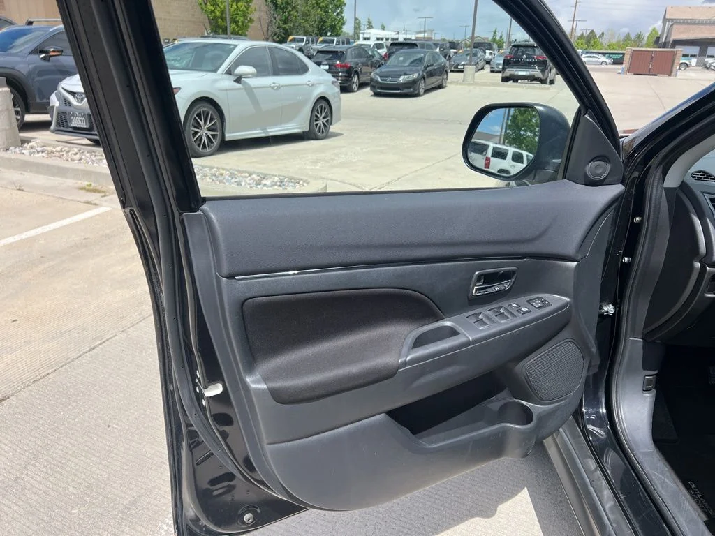 Used 2025 Gray Mitsubishi 2.0 ES image 12
