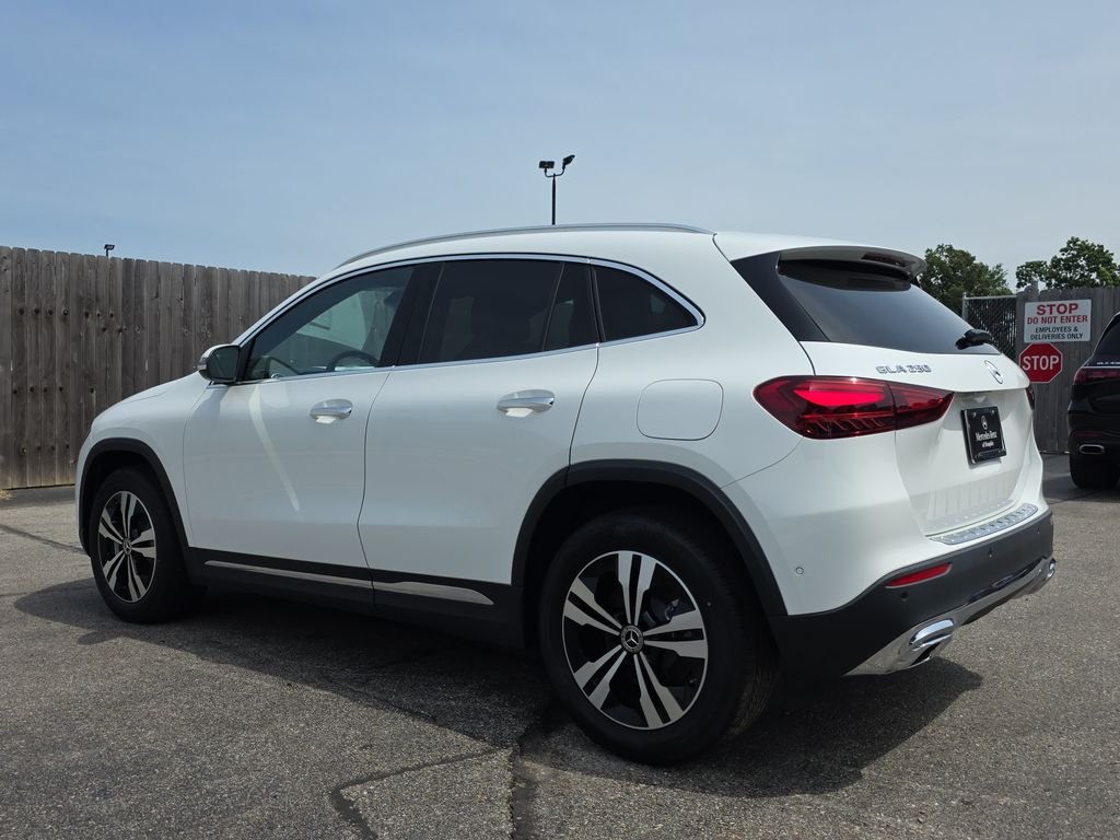 New 2026 Polar White Mercedes-Benz GLA 250 image 3
