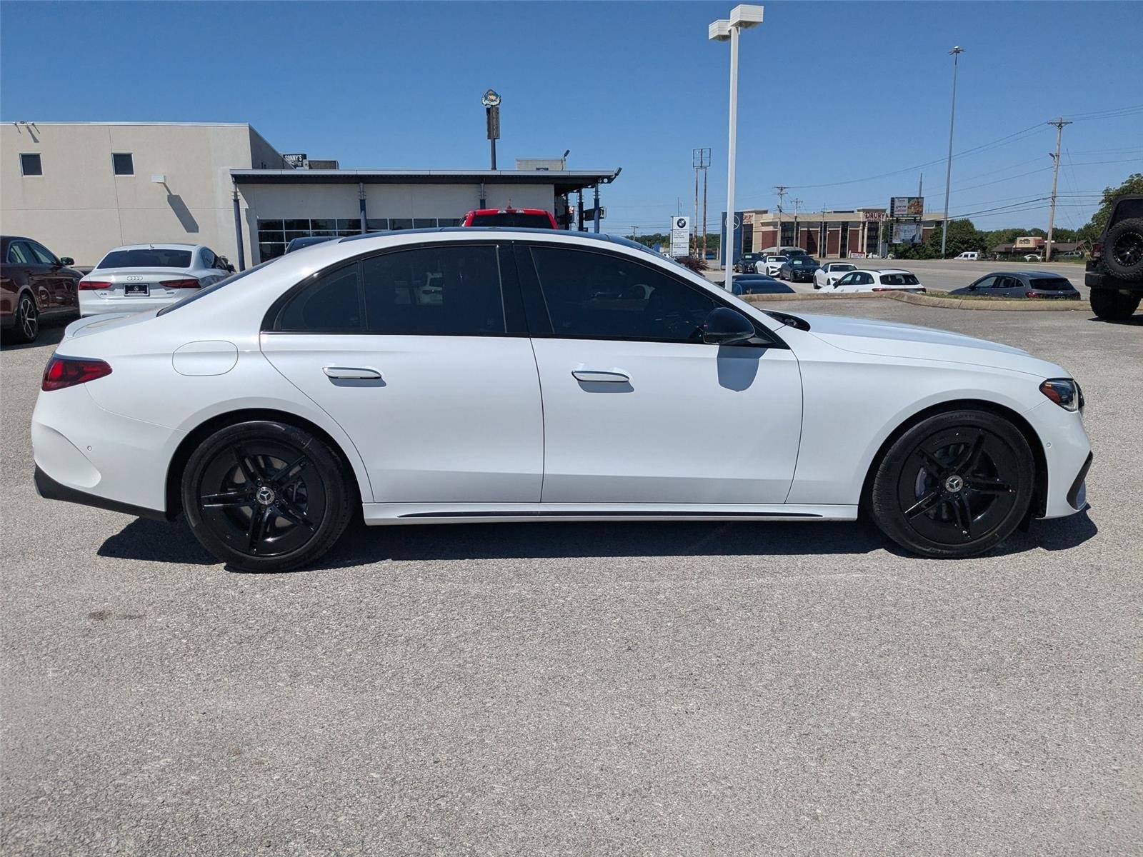 Used 2024 MANUFAKTUR Moonlight White Metallic Mercedes-Benz E 450 image 4