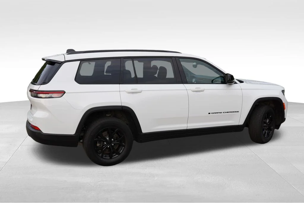 Certified Used 2024 Bright White Clearcoat Jeep Altitude X image 4