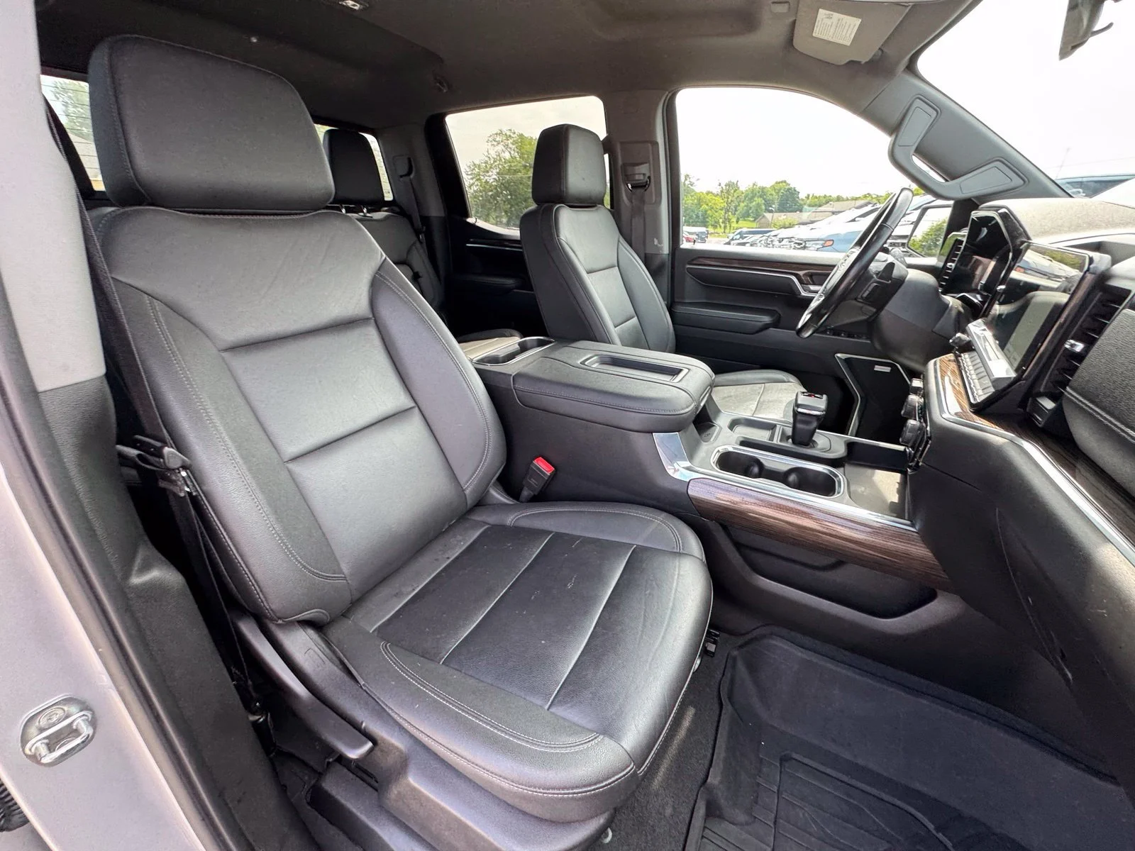 Used 2022 SILVER ICE METALLIC Chevrolet RST image 33