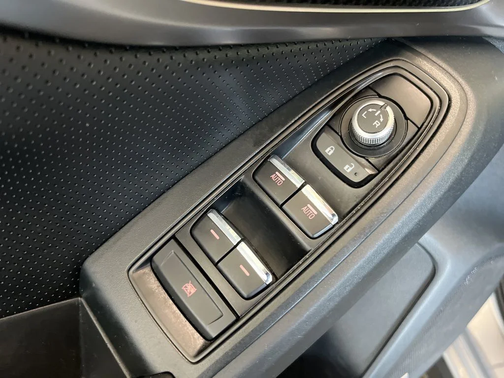 Used 2019 Silver Subaru 2.0i Limited image 5