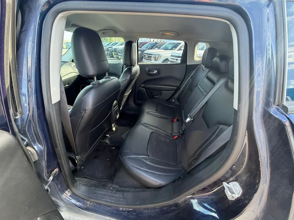 Used 2018 Blue Jeep Latitude image 4