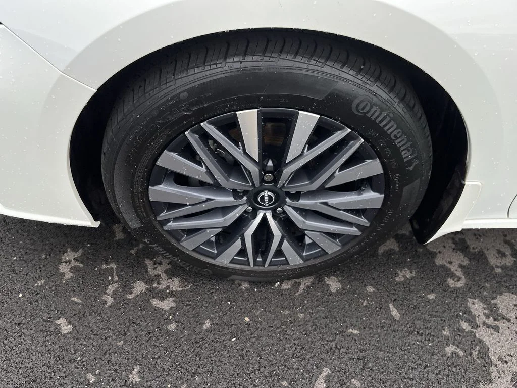 Used 2023 White Nissan 2.5 SV image 10