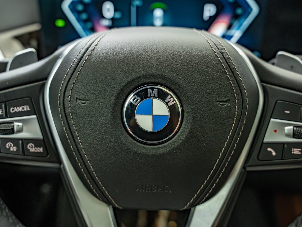 Used 2024 Mineral White Metallic BMW xDrive40i image 30