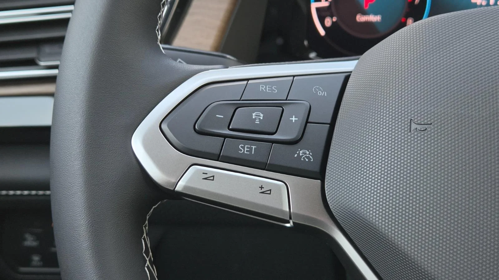 New 2026 Pure Gray Volkswagen 2.0T SE w/Technology image 28
