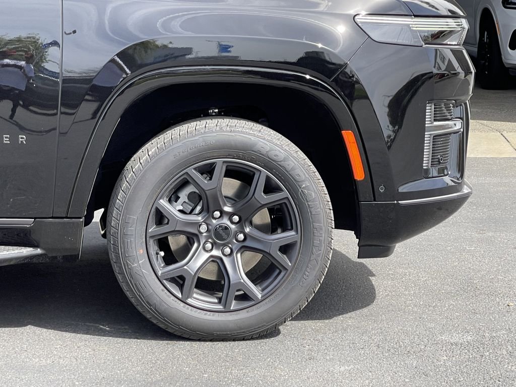 New 2026 High Gloss Black Exterior Paint Jeep Limited Altitude image 6