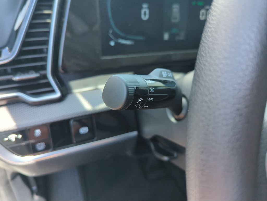 Used 2025 White Kia LX image 21