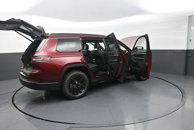 New 2026 Velvet Red Pearl-Coat Exterior Paint Jeep Altitude image 36