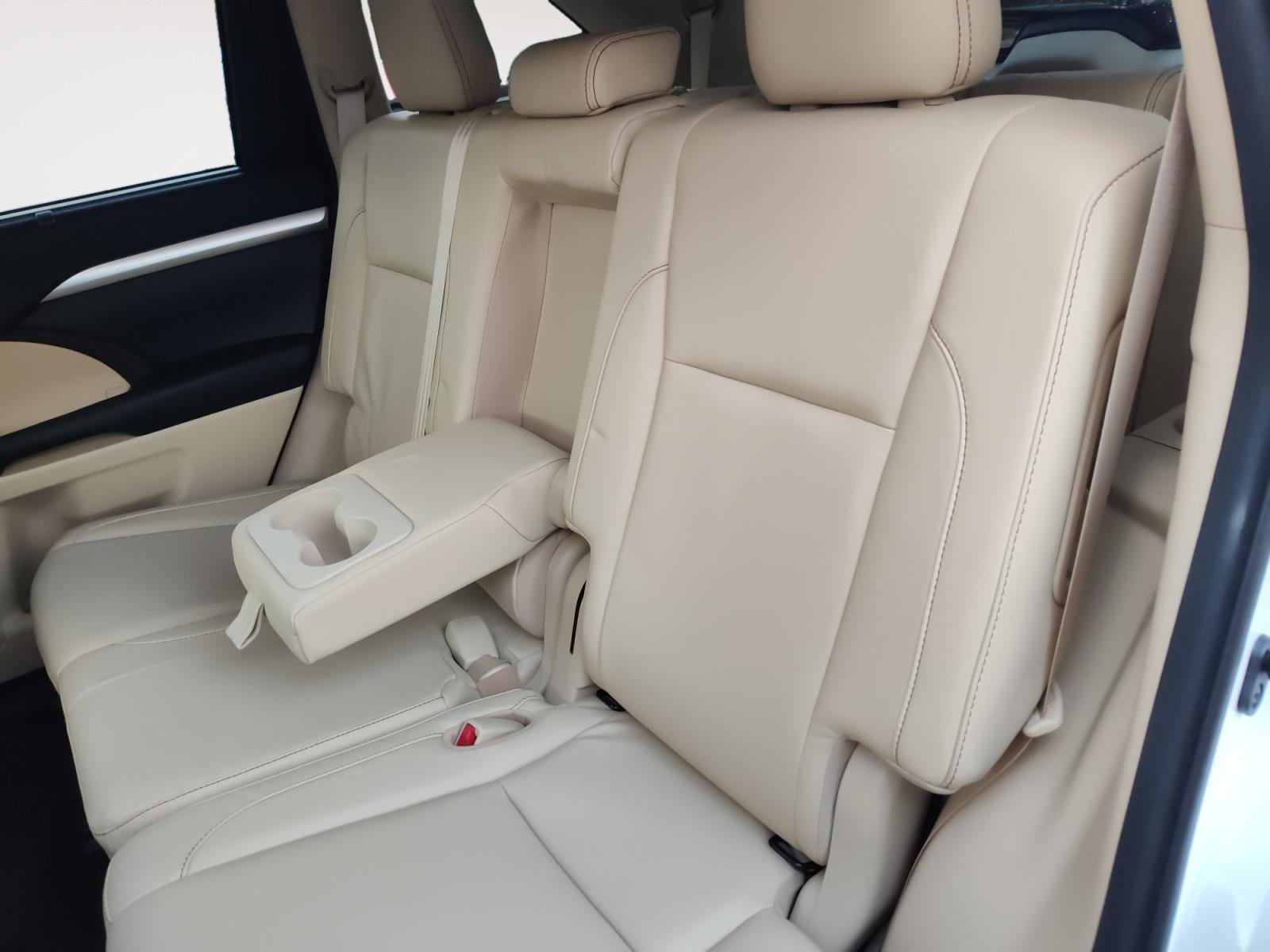 Used 2017 Blizzard Pearl Toyota XLE image 13