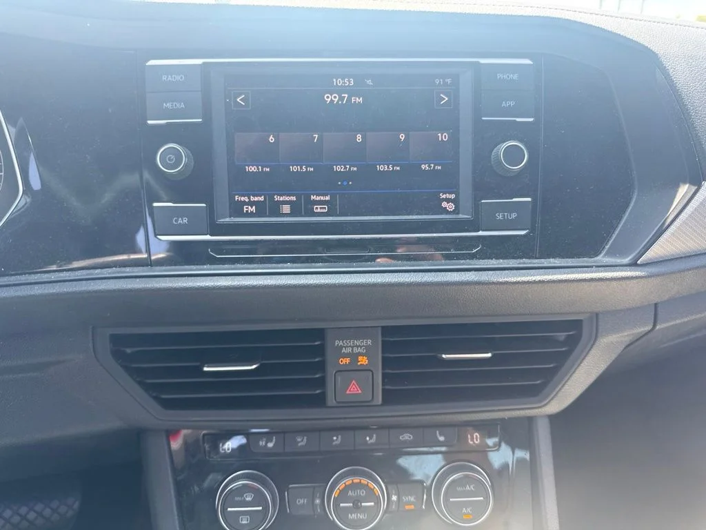 Used 2019 Tornado Red Volkswagen R-Line image 9