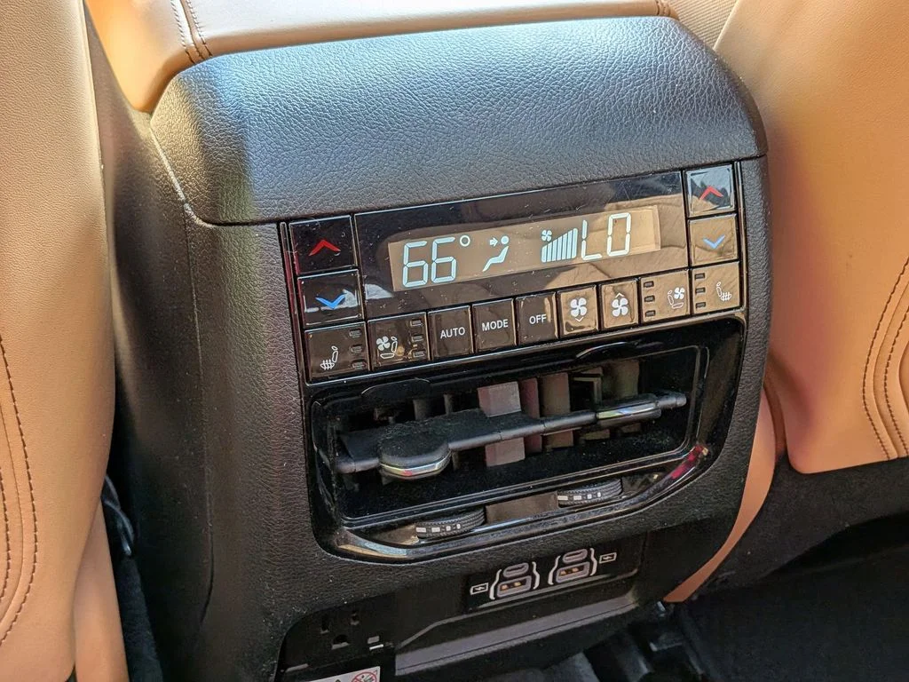 Used 2022 Black Jeep Summit image 33
