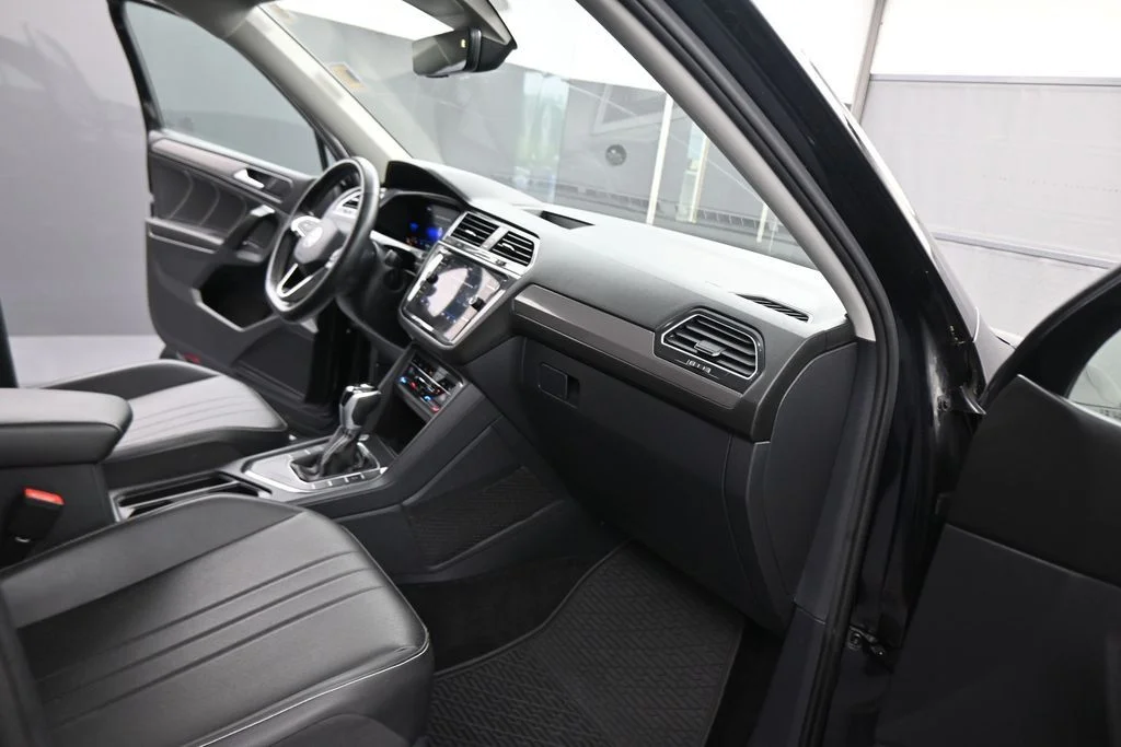 Used 2023 Black Volkswagen 2.0T SE image 46