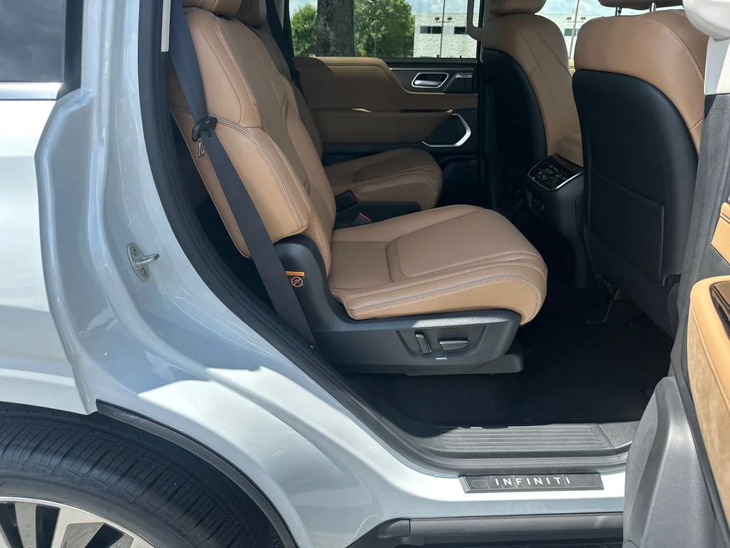 New 2027 RADIANT WHITE INFINITI Luxe 2WD image 13